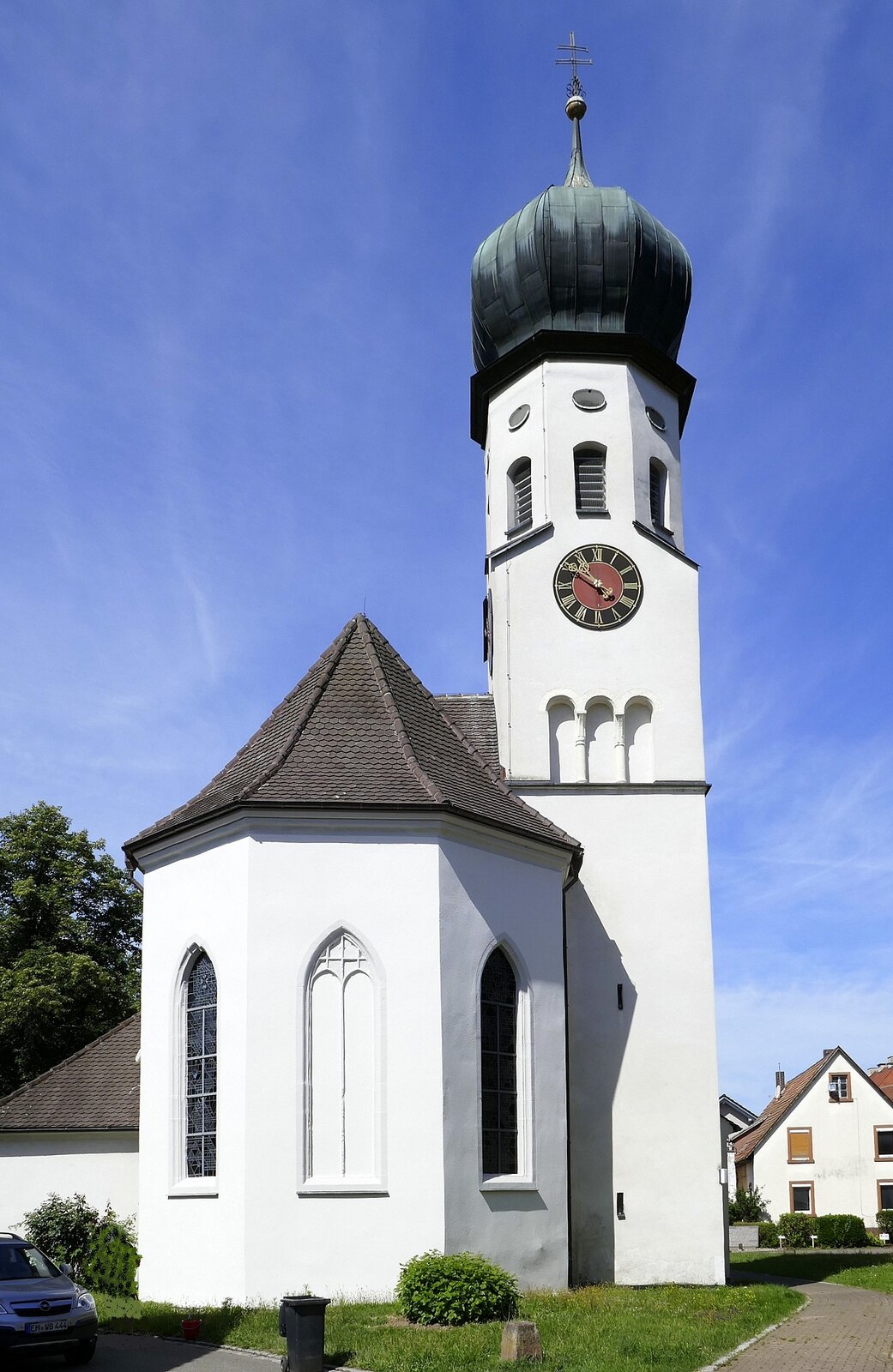 Hecklingen, Blick auf die katholische Pfarrkirche St.Andreas von der Ostseite, Juli 2022