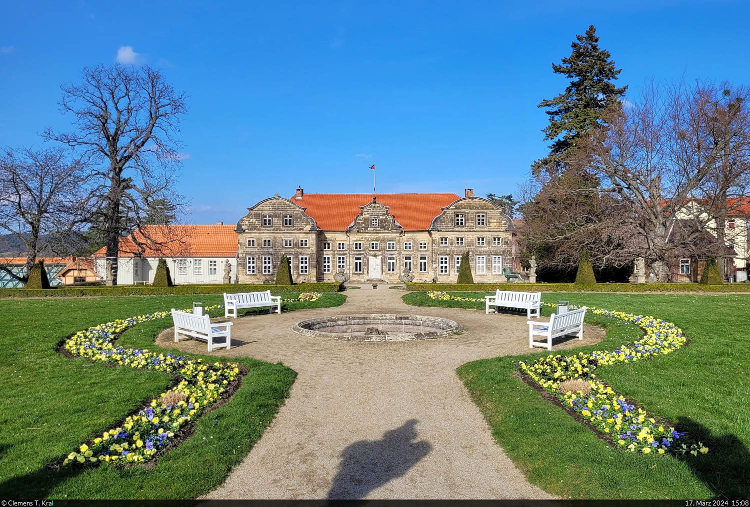 Im Garten des Kleinen Schlosses von Blankenburg (Harz) grnt und blht es. <a href= https://www.staedte-fotos.de/bild/bauwerke~burgen-und-schloesser~deutschland/104832/schneebedeckter-garten-des-kleinen-schlosses-in.html  target= _blank >Bei einem Besuch im vergangenen Dezember</a> lag hier Schnee.

🕓 17.3.2024 | 15:08 Uhr