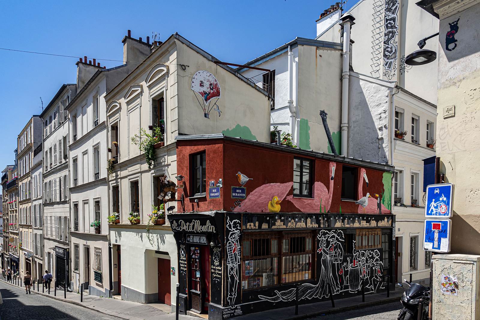  Le Petit Moulin  in Mont-Marte. Die Aufnahme stammt von Paris, Juni, 2023.