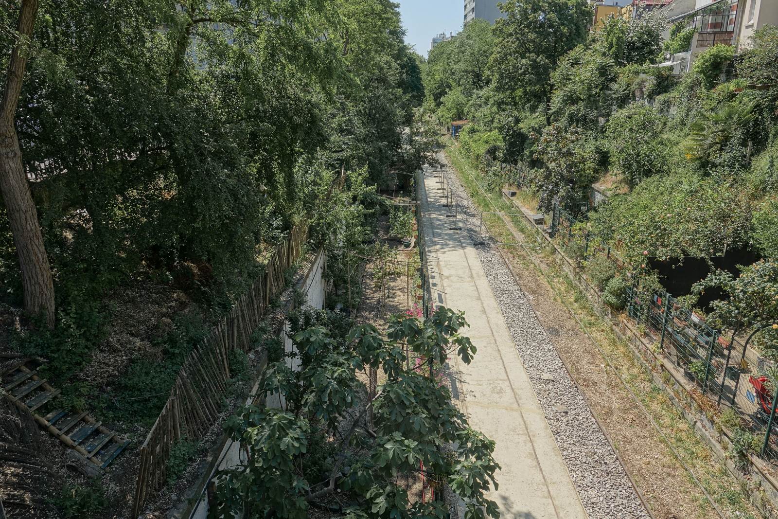 Les Jardins du Ruisseau in Paris. Die Aufnahme stammt von Juni, 2023.