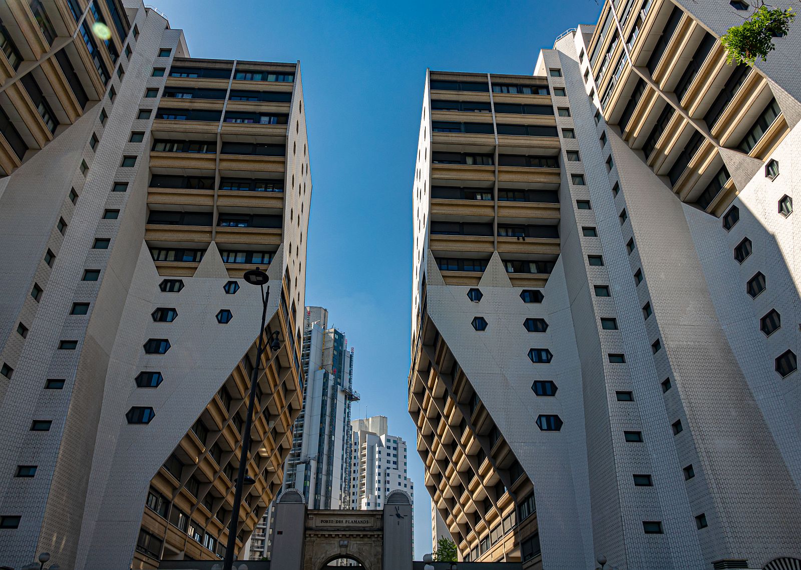 Orgues de Flandre - ein Wohnkomplex in Paris erbaut zwischen 1974 und 1980. Interessante Architektur fr  einfache Wohnturme . Foto: Mai, 2023 Paris.