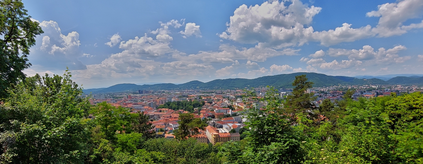 Panorama von Graz, aufgenommen auf dem Schlossberg. 02.06.2023