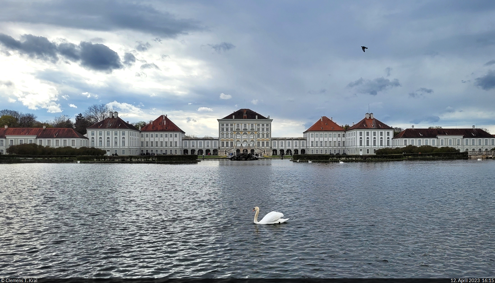 Schloss Nymphenburg in Mnchen mit Schwan, gesehen von der Stadtseite.

🕓 12.4.2023 | 16:15 Uhr