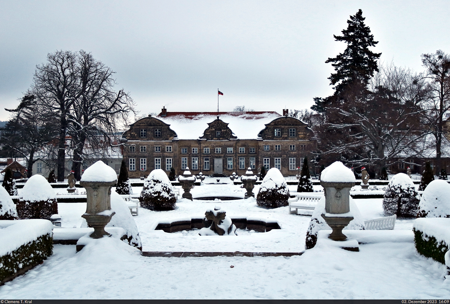 Schneebedeckter Garten des Kleinen Schlosses in Blankenburg (Harz).

🕓 2.12.2023 | 16:09 Uhr