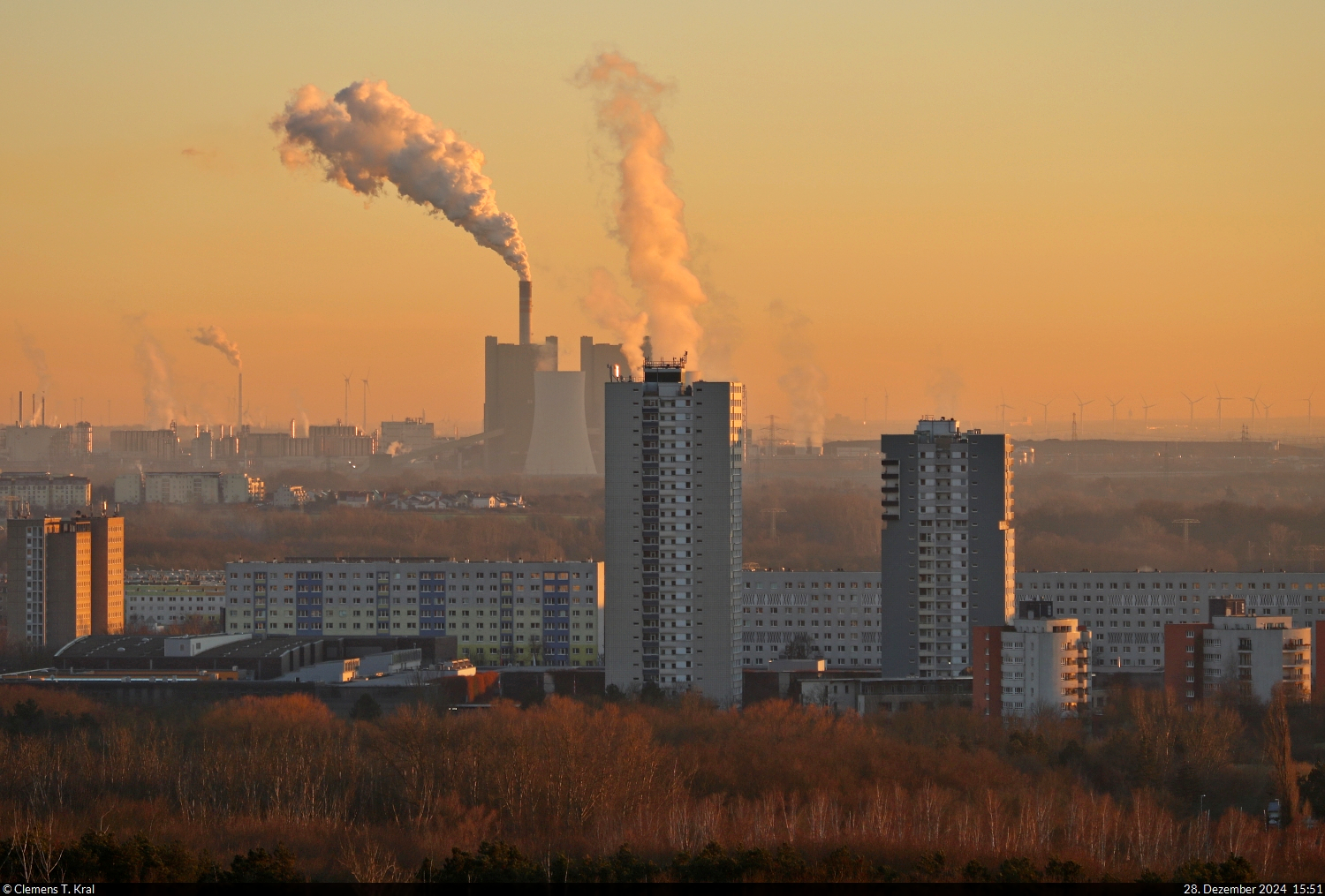 Sorgte dafr, dass Halle-Neustadt entstand: die sdlich gelegenen Chemieanlagen mit dem Braunkohlekraftwerk Schkopau. Vorrangig fr die Werksarbeiter wurde hier ab den 1960er-Jahren Wohnraum in Plattenbauweise errichtet.
Tele-Motiv vom Kolkturm in der Dlauer Heide.

🕓 28.12.2024 | 15:51 Uhr