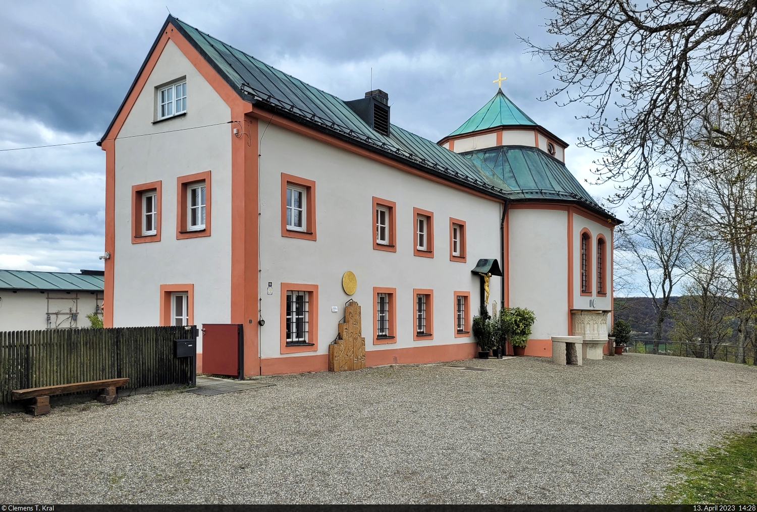 ber Eichsttt thront die Frauenbergkapelle. Sie wurde Mitte des 18. Jahrhunderts errichtet und liegt am neuen Jakobsweg von Eichsttt nach Kaisheim bzw. Donauwrth.

🕓 13.4.2023 | 14:28 Uhr