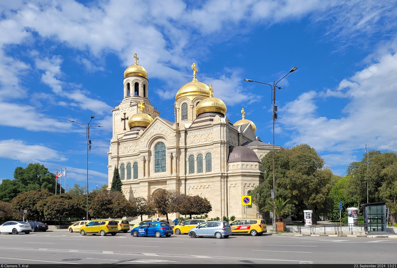 Wahrzeichen von Warna / Варна (BG): die Muttergottes-Kathedrale / Катедрален храм „Успение Богородично“.

🕓 23.9.2024 | 13:21 Uhr