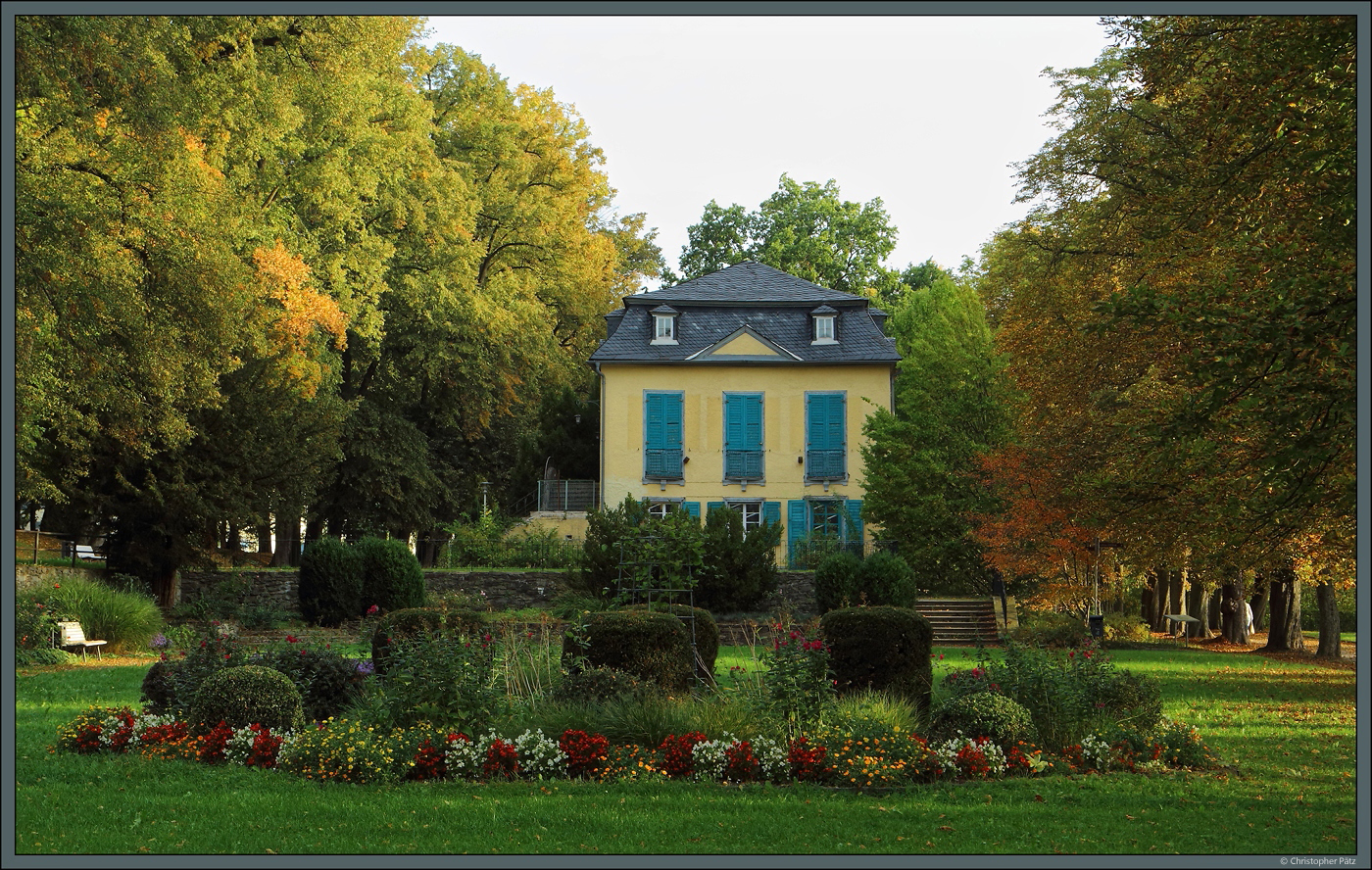 Zum Schlosspark des Neuen Schlosses von Bad Lobenstein gehrt auch der sptbarocke Pavillion. (11.10.2023)