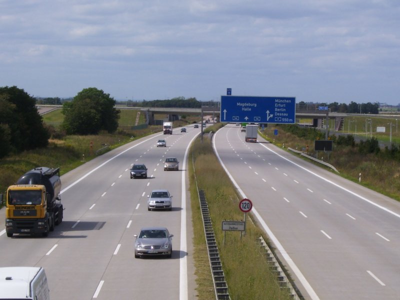 A14 Dreieck Nossen - Magdeburg im Bereich des Flughafens Halle/Leipzig, kurz vor dem Schkeuditzer Kreuz; 27.08.2007