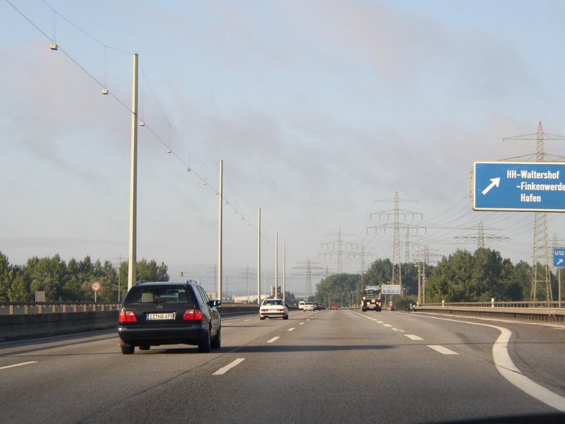 A7, Ausfahrt Hamburg-Waltershof, Finkenwerder, Hafen. Aufgenommen am 30.08.03 richtung Hannover, Bremen!!! 