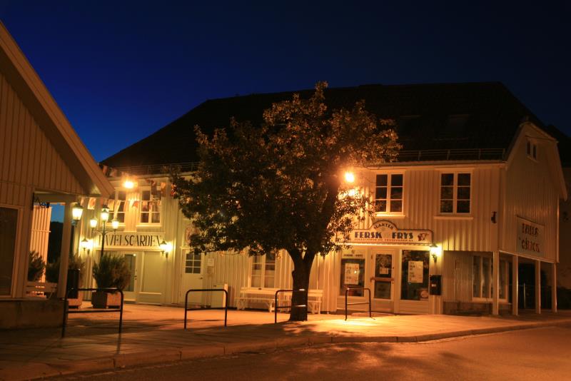 Abendliche Idylle auf dem Innenhof der Schlachterei Fersk og Frys; 29.09.2009