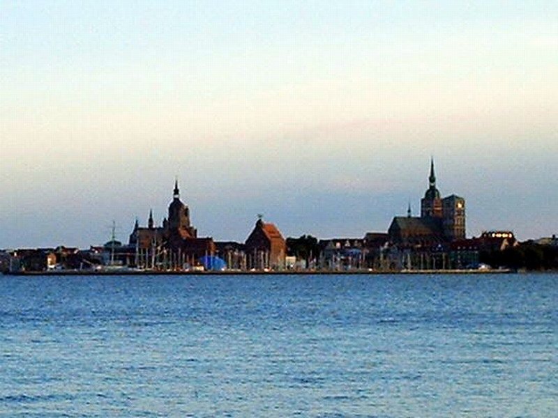 Abendsiloette von Stralsund aufgenommen von der Insel Rgen(Altefhr)