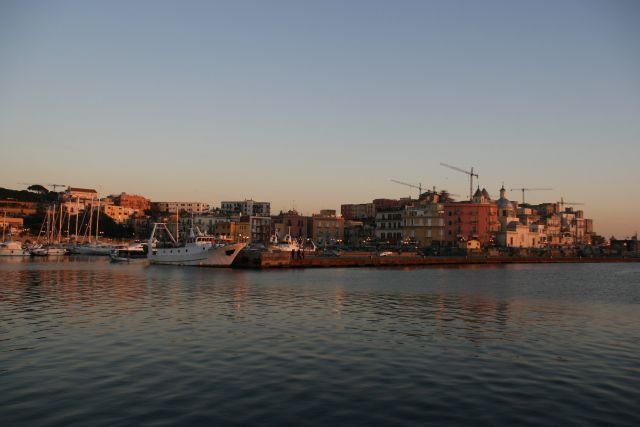 Abendstimmung im Hafen von Pozzuoli; 26.01.2008
