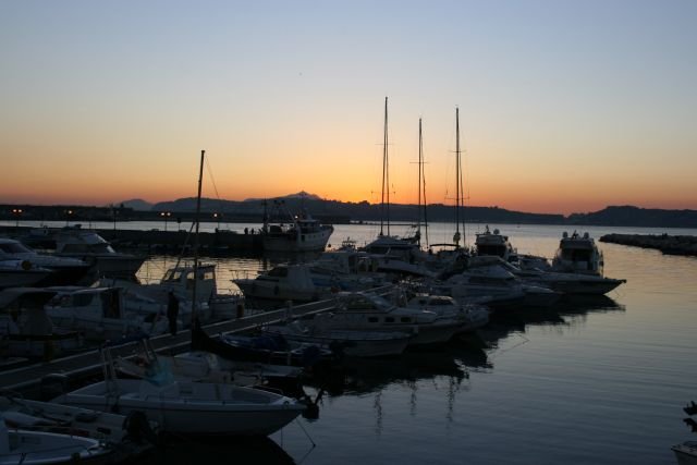 Abendstimmung im Hafen von Pozzuoli; 26.01.2008
