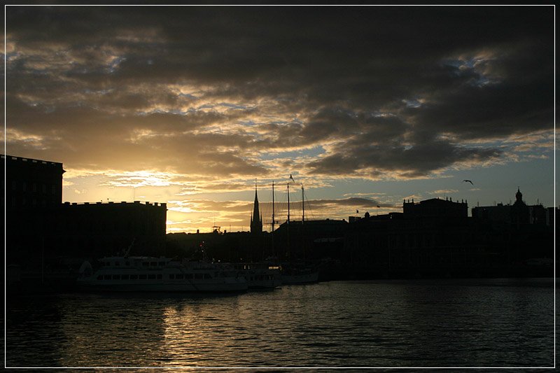 Abendstimmung in Stockholm. Links das Kungliga slottet, in der Mitte die Klara kyrkan. 18.8.2007 (Matthias)