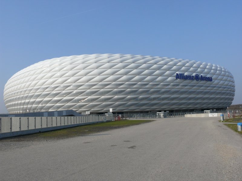 Als 1.FCN Fan musste ich wegen meinen beiden Brdern (beide Bayern Mnchen Fans) in dieses Stadion! Am Anfang fand ichs langweilig... Doch das Stadion ist wirklich gigantisch! Doch die beiden Vereine finde ich nicht so toll!! Auf jeden Fall war es wert hier eine Fhrung mitzumachen ;-) ,6.4.2009