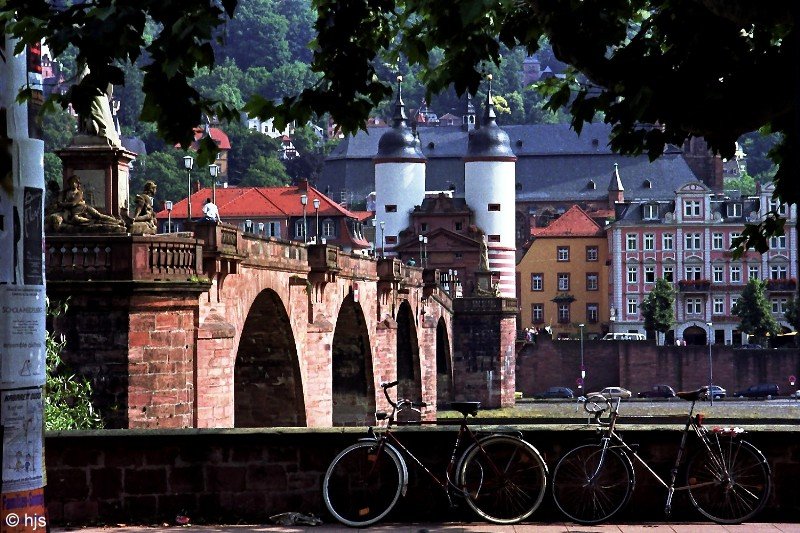 Alte Brcke (Karl-Theodor-Brcke) mit Brckentor (Juli 1995)