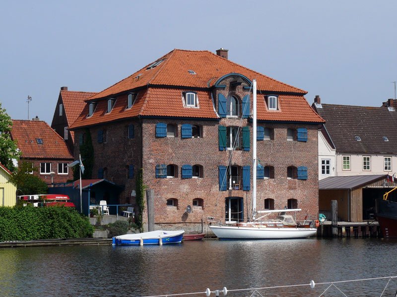 Alter Salzspeicher - Hafenspeicher von 1827, 1894 bis 1976 diente er der Glckstdter Heringsfischerei als Salzspeicher; Glckstadt, 26.04.2009
