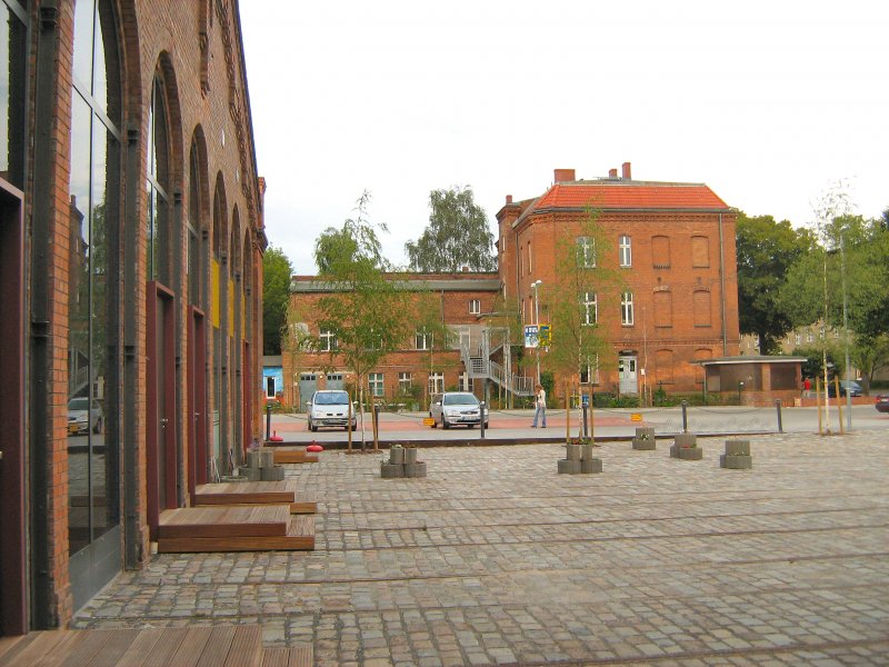 Altes Strassenbahndepot mit moderner Nutzung, Berlin Reinickendorf, Sommer 2007