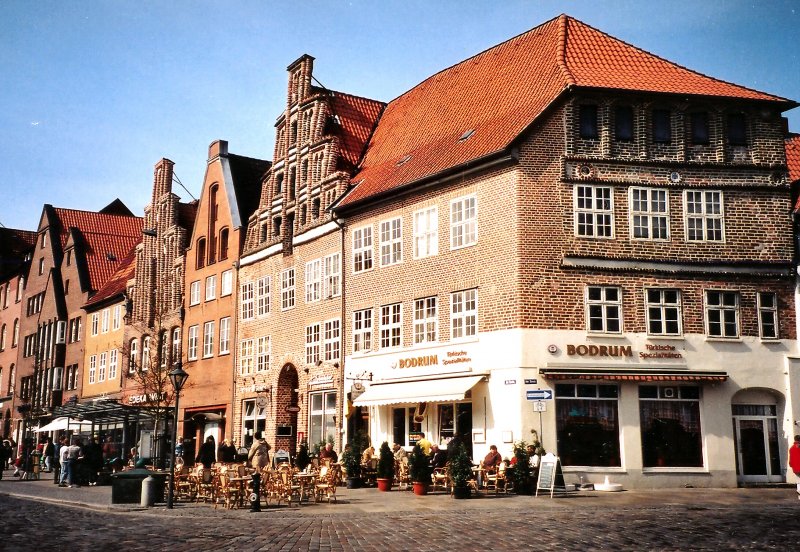 Altstadt Lneburg mit Backstein-Giebelhusern, Frhjahr 2003, digitalisiertes Analogfoto