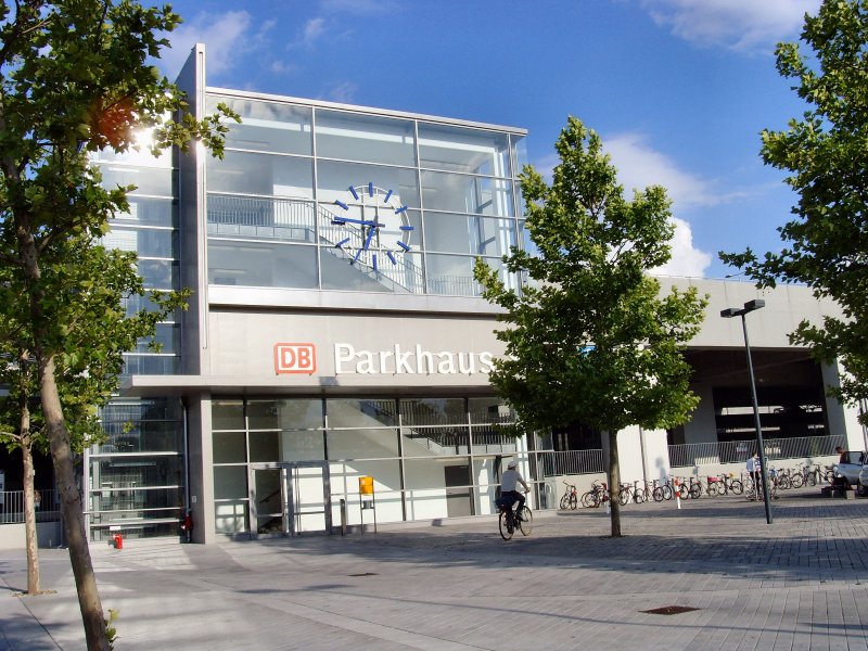 Am Bahnhof Sdkreuz
BERLIN JULI 2008