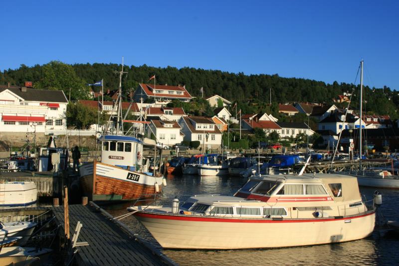 Am Hafen kann fangfrischen Fisch direkt bei den Fischern an ihren Booten kaufen; 26.09.2009