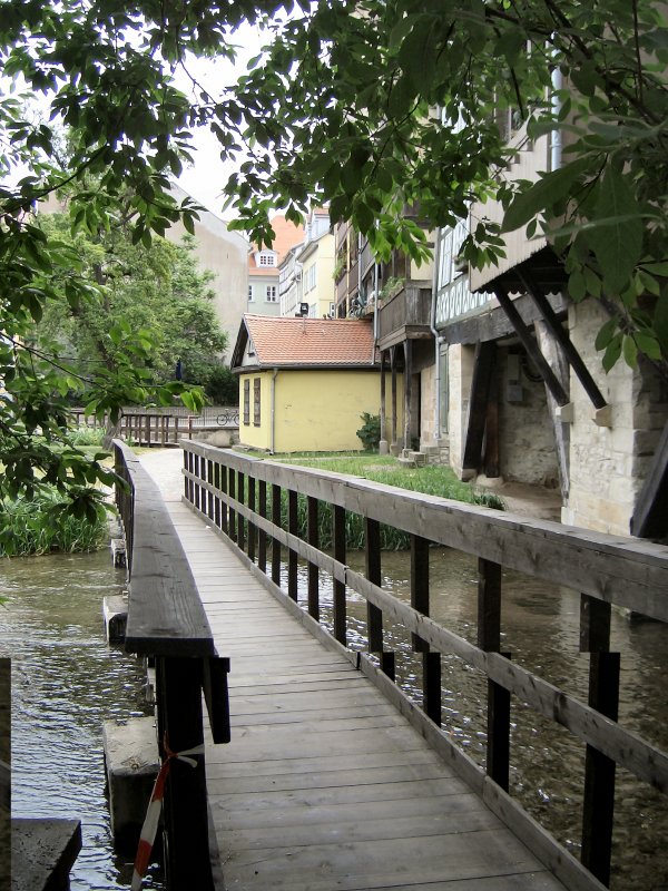 An der Krmerbrcke in Erfurt. Ein Behelfsstag fhrte hier kurze Zeit ber den Breitstrom, 2006