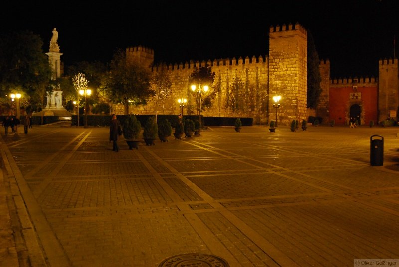 Andalusische Nacht (V). Alcazar in Sevilla von auen. November 2007.