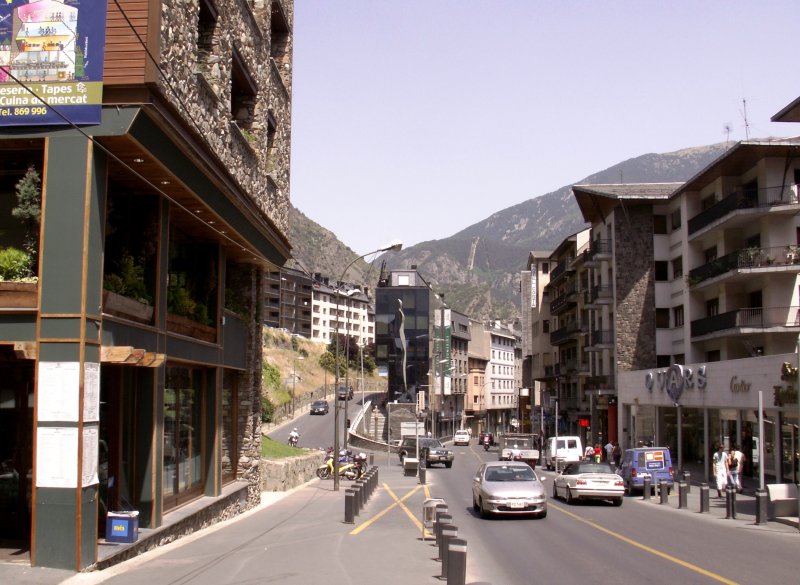 ANDORRA LA VELLA (Parrquia d'Andorra la Vella), 13.06.2006, in der Avinguda Meritxell