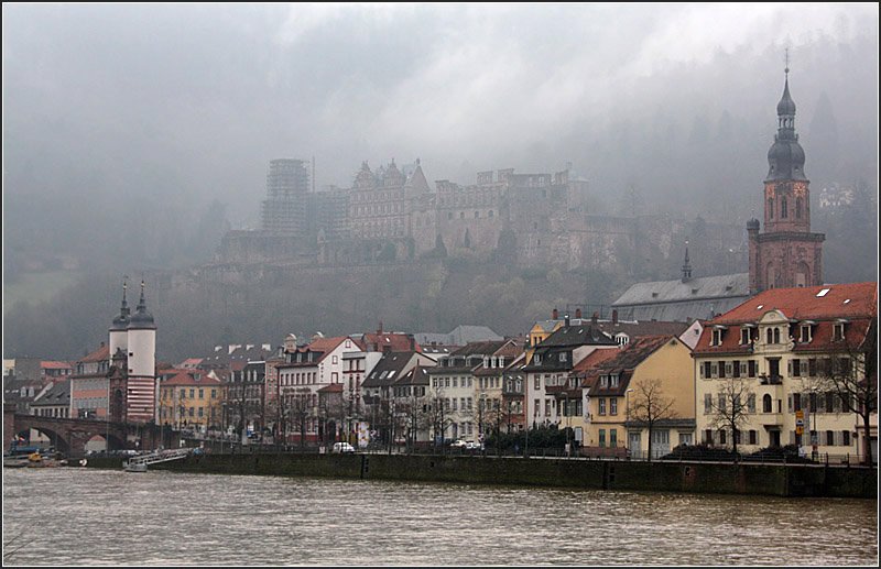 Ansicht der Altstadt von Heidelberg mit dem Turm der Heiliggeistkirche und dem Schloss. 28.02.2009 (Matthias)