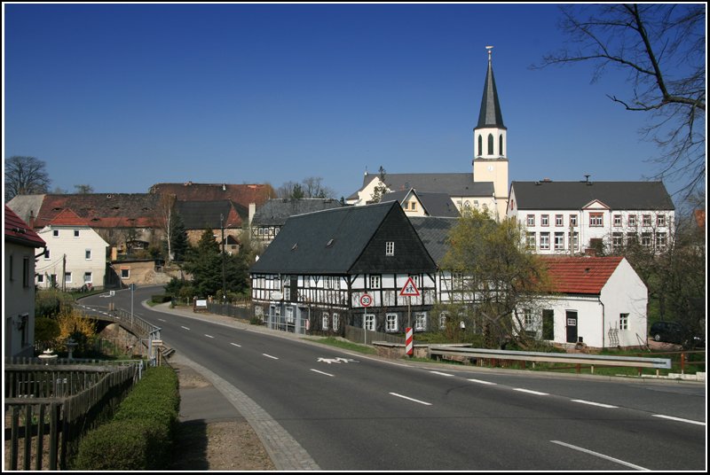 Ansicht von Greifendorf, welches zur Gemeinde Rossau gehrt. Diesen Blick kann man genieen, wenn man die B169 von Hainichen nach Dbeln fhrt. Die Aufnahme entstand am 12.04.07.
