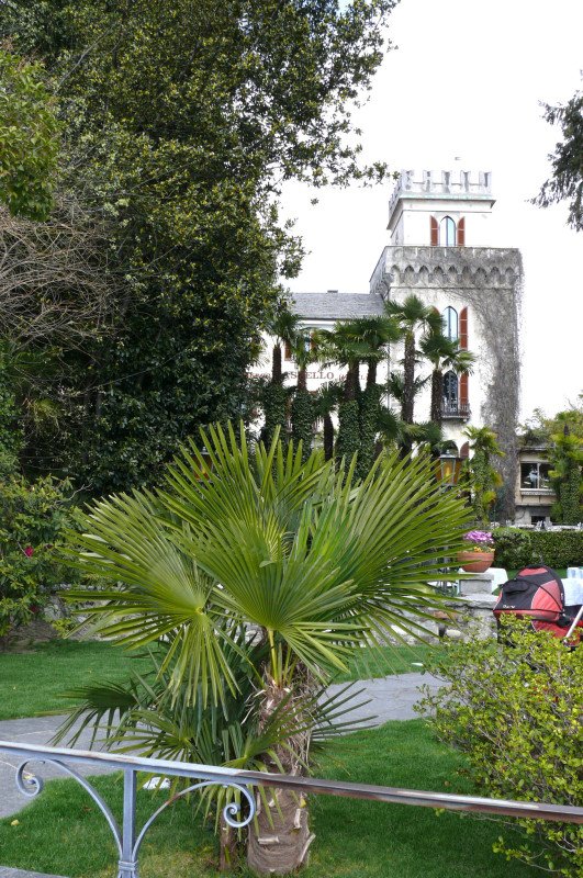 Ascona - Blick ber Hotelpark zum Hotel Castello am 05.04.2008