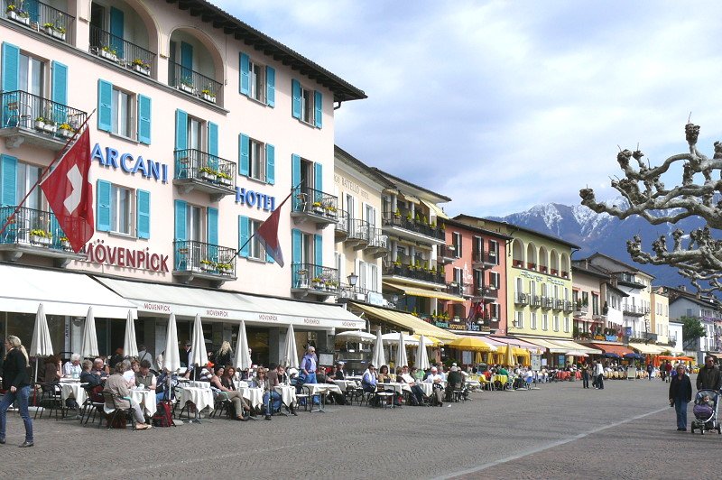 Ascona - Uferpromenade mit Blick auf Cafe´s - am 05.04.2008