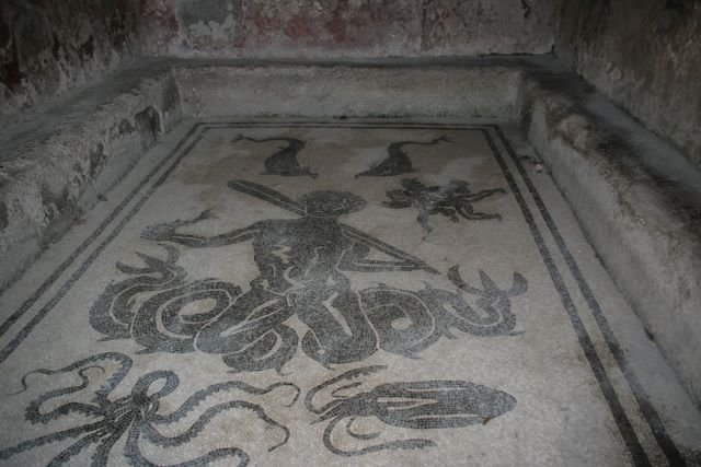 Auch antike Mosaike aus der rmischen Epoche sind in Herculaneum zu bestaunen.