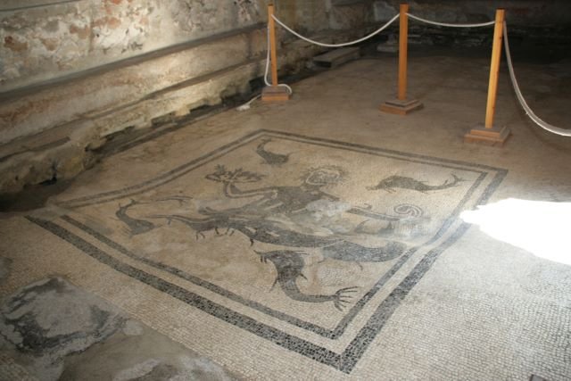 Auch antike Mosaike aus der rmischen Epoche sind in Herculaneum zu bestaunen.