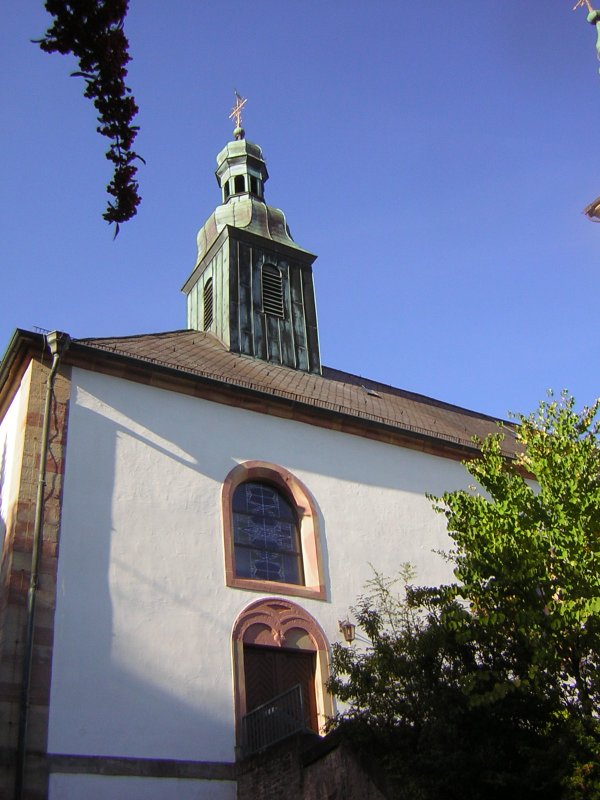 Auch dieses Foto zeigt einen Turm der Pfarrkirche St.Peter in 
Saarbrcken-Ensheim.