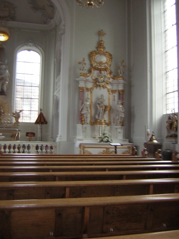 Auf dem Bild ist ein Seitenaltar der Basilika St.Johann in Saarbrcken zu sehen.