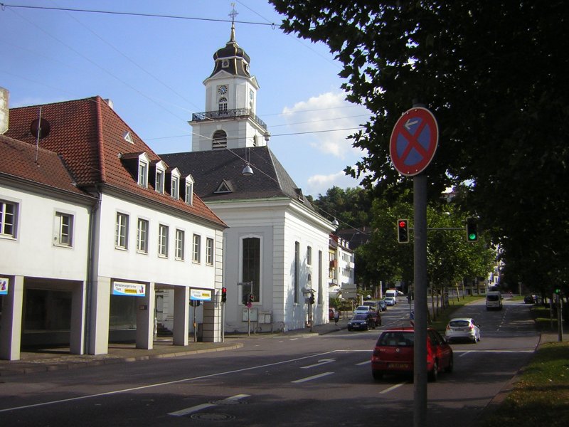 Auf dem Bild ist die Friedenskirche zu sehen. Sie steht in Alt-Saarbrcken.