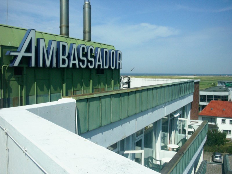 Auf dem dach des Hotels Ambassador, im Hintergrund die Nordsee, 2004