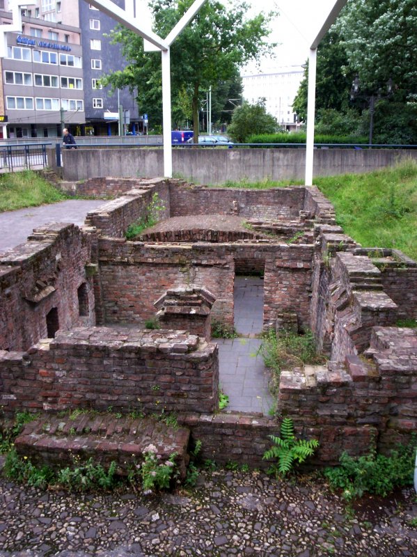 Ausgrabung der Fundamente von den  Markthallen  aus dem Mittelalter - hinter dem Rathaus Duisburg