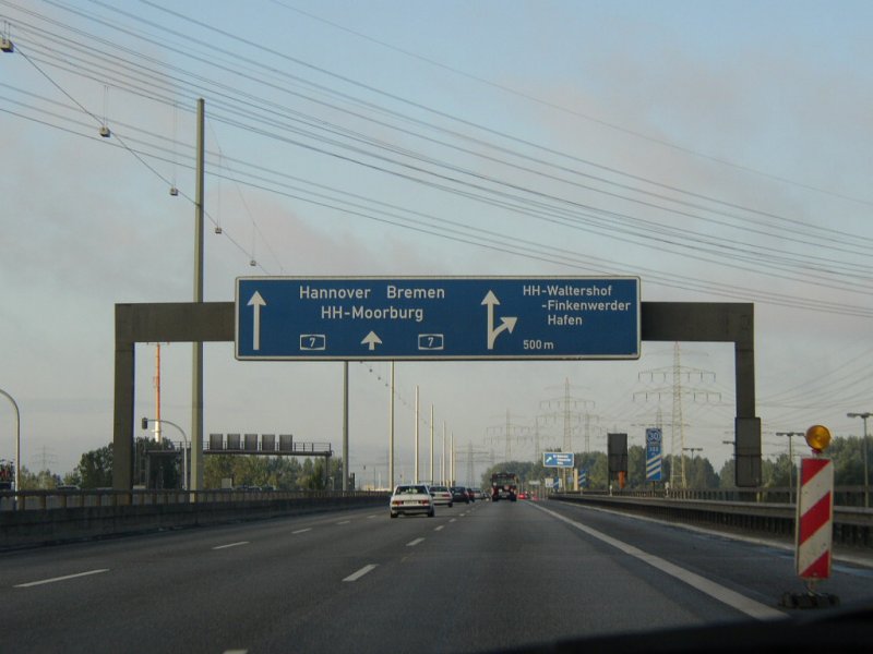 Autobahn A7 richtung Hannover, Bremen, HH-Moorburg! Hier 500 m vor der Ausfahrt HH-Waltershof ,-Finkenwerder ,-Hafen! 30.08.03