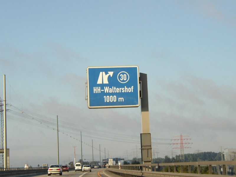 Autobahndreieck 30 HH-Waltershof ist noch 1000 meter entfernt. A7, 30.08.03