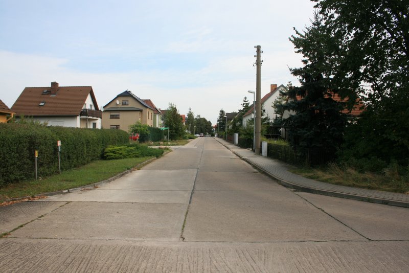 Bahnhofstrae, Blick vom Zugang Richtungsbahnsteig Frankfurt/Oder, Richtung Dorf 