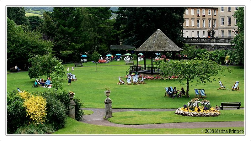 Bath Somerset UK - Parade Gardens... Kleine grne Oase mit Blick auf die Pulteney Bridge, den Avon und das Wehr.