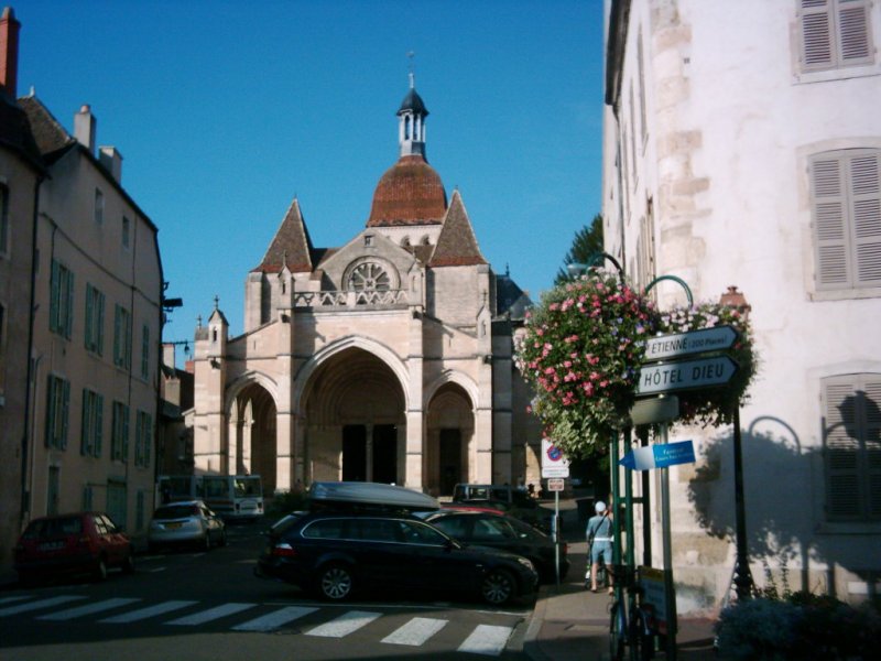 Beaune: Kirche in der Altstadt