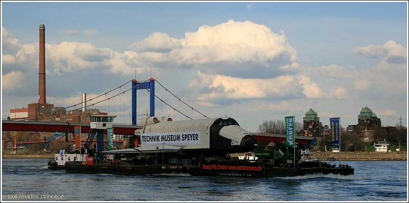 Bei Pegelstand 5,32 passierte die  Buran 002  die Friedrich-Ebert-Brcke zwischen Duisburg-Ruhrort und DU-Homberg. Wahrscheinlich der erste und letzte Space-Shuttle-Transport auf dem Rhein, den ich live erleben durfte. 