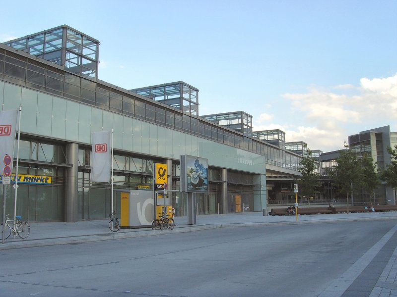 Berlin, Bahnhof Sdkreuz (Strassenseite)
JULI 2008