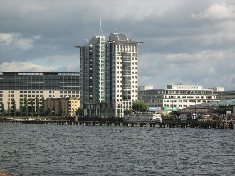 Berlin, Hochaus an der Spree (Treptow), 2007