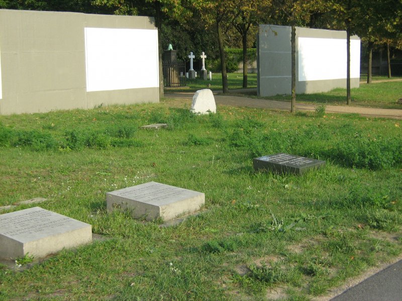 BERLIN - Invalidenfriedhof, Mauerreste. Foto vom 2. 9. 2008