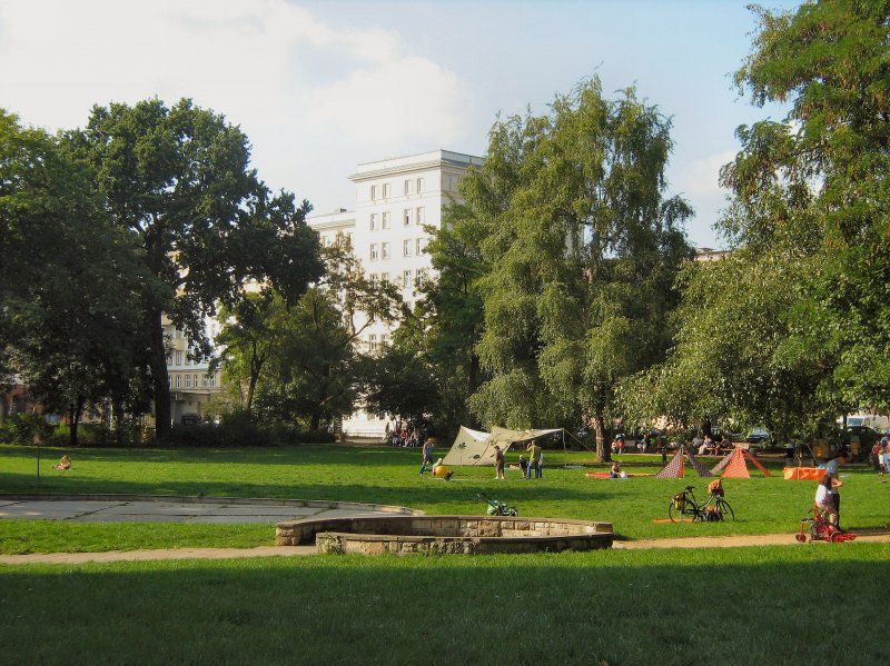 Berlin, Weberwiese, im Hintergrund Huser der Karl-Marx-Allee,
11. 9. 2008